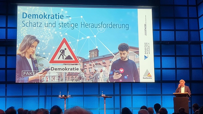 „Demokratie - Schatz und stetige Herausforderung“ in Karlsruhe