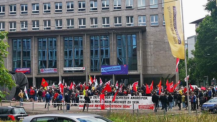 Demo in Stuttgart: Gewerkschafter setzen Zeichen für eine solidarische, friedliche Gesellschaft
