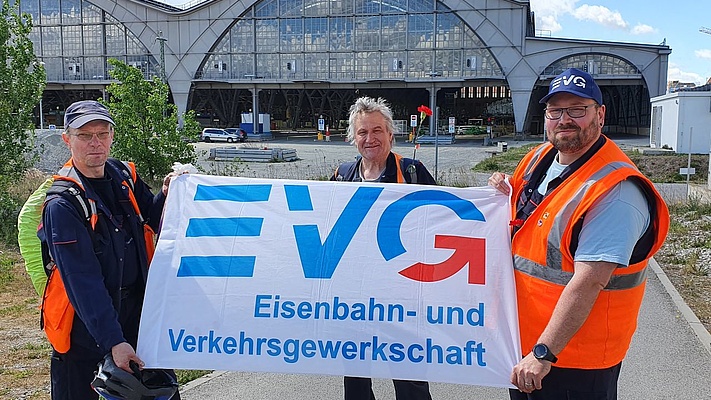 EVG-Kolleg*innen am 1. Mai vor Ort in Leipzig