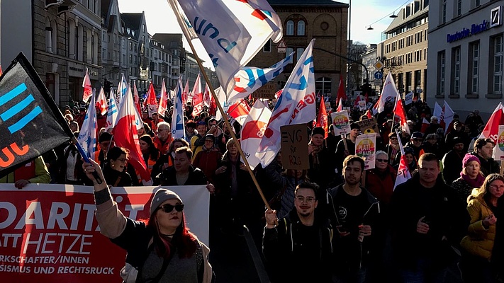 #nichtmituns: Über 18.000 Demonstrant*innen auf Großdemo in Erfurt