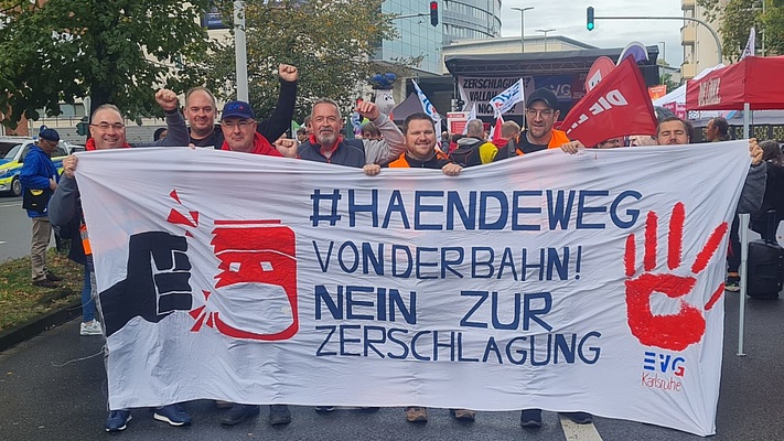 Baden-Württemberger EVG zeigt Flagge in Duisburg